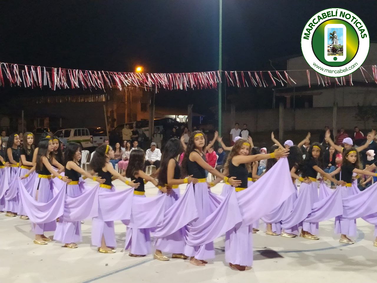 Grupo de danza del GAD al estilo árabe.